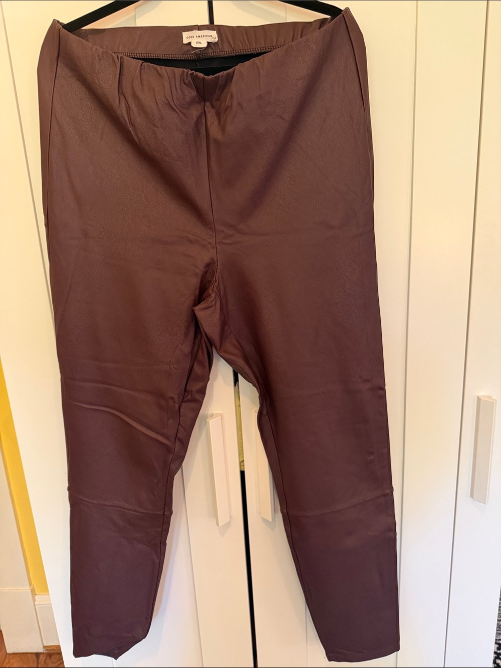 Good American Faux-Leather Leggings in Burgundy